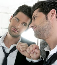 Мужчины любуются собой в зеркале чаще женщин