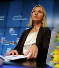 Могерини: ЕС продолжит давление на РФ из-за Украины, но оставит открытой дверь для диалога