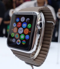 Apple начала прием предзаказов на "умные часы"