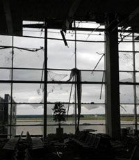 Силовики: спецоперация в аэропорту Донецка продолжается