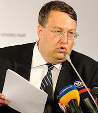 Геращенко: переговоры с представителями "Правого сектора" в Мукачево затягиваются