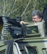 Порошенко: подавляющее большинство украинцев против свободного владения оружием