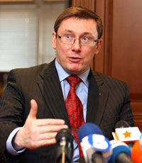 Луценко намекнул на отставку Яценюка этой осенью