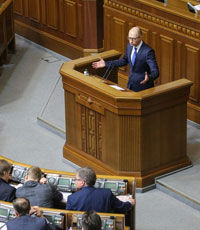 Средств на повышение социальных выплат в бюджете нет — Яценюк