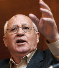 Горбачев призвал Запад отказаться от попыток изоляции России