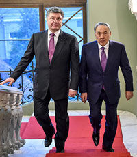 Порошенко и Назарбаев обсудили ситуацию на Донбассе