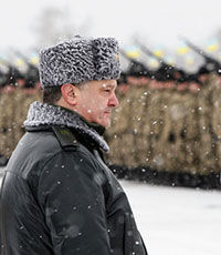 Порошенко: армия вводит дополнительные подразделения на Донбасс
