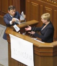 Ляшко обвинил Гонтареву и Порошенко в обвале гривны