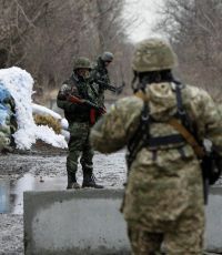 Силовики приостановили пропуск через два пункта на Донбассе