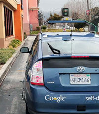 Автобеспилотник Google впервые попал в аварию, в результате которой пострадали люди