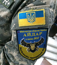Айдаровцы штурмуют проходную Минобороны Украины
