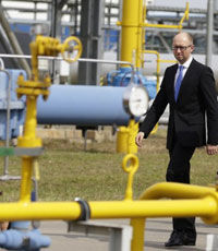 Яценюк посоветовал "Газпрому" транспортировать газ ведрами