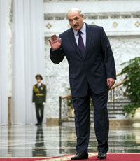 Лукашенко намерен перенести президентские выборы