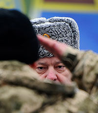 Порошенко продлил на месяц призыв в армию