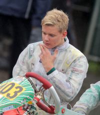 Сын Шумахера впервые победил в гонке "Формулы-4"