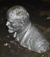 В Запорожской области за ночь снесли четыре памятника Ленину