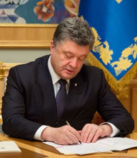 Порошенко ввел в действие решение СНБО Украины о снятии персональных санкций