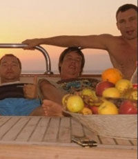 Опубликованы первые фото Кличко с отпуска по семейным обстоятельствам
