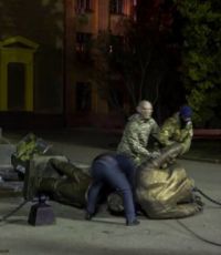 На ХТЗ снос памятника Орджоникидзе назвали "плевком в историю Украины"