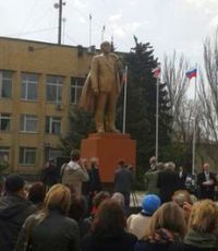 В Новоазовске восстановили памятник Ленину (видео)