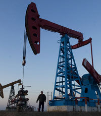 Цена нефти Brent упала ниже $60 за баррель впервые с апреля