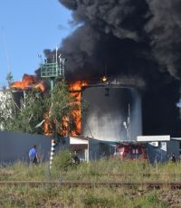 На нефтебазе под Киевом произошел взрыв, погибли пожарные