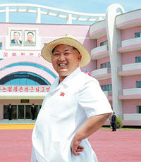 СМИ: Ким Чен Ын прибавил в весе и страдает от бессонницы