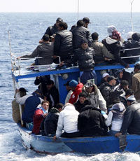 У берегов Ливии спасли более трех тысяч мигрантов