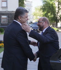 Шульц обещает Украине ускорить безвизовый режим с ЕС