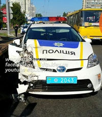 В Киеве машина полиции протаранила маршрутку