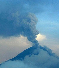 Из-за извержения вулкана закрыт аэропорт Бали