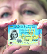Яценюк анонсировал замену паспортов на карточки со следующего года