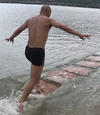 Шаолиньский монах установил мировой рекорд по бегу по воде