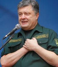 Порошенко считает, что РФ рушит мировой порядок, уничтожая ИГ в Сирии