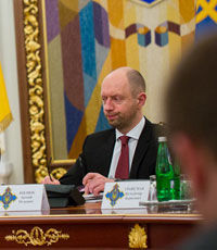 Яценюк назвал три условия своей отставки