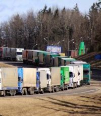 ФСБ: среди водителей фур, заблокированных на Украине перед границей с Крымом, зреет бунт