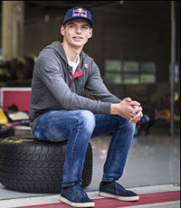 Самый молодой гонщик Формулы-1 получил водительские права