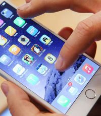 Россияне «скупили» iPhone SE в первый день предзаказа