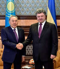 Порошенко и Назарбаев обсудили детали поставок угля