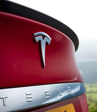 Tesla пообещала создать сеть самоуправляемых такси