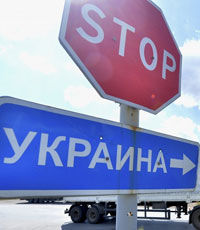 Украина официально запретила транзит российских грузовиков