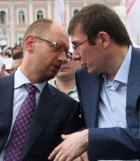Луценко предложил Яценюку встретиться с коалицией в понедельник