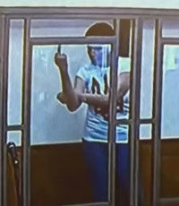 Савченко показала судьям средний палец