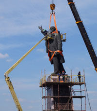 В Запорожье демонтирован самый большой в Украине памятник Ленину