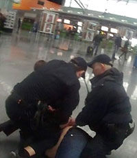 В аэропорту "Борисполь" иностранец с ножом напал на патрульных