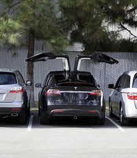 Покупатели раскритиковали электрокар Tesla Model X