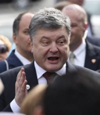 Порошенко назвал украинское здравоохранение "символом коррупции"