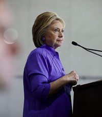 Клинтон набрала необходимые голоса делегатов для выдвижения в президенты США