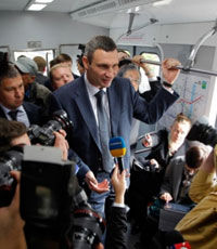 Киевляне просят Кличко установить кондиционеры в поездах метро