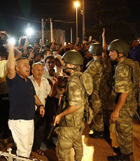 В Турции отстранили почти восемь тысяч полицейских за причастность к мятежу